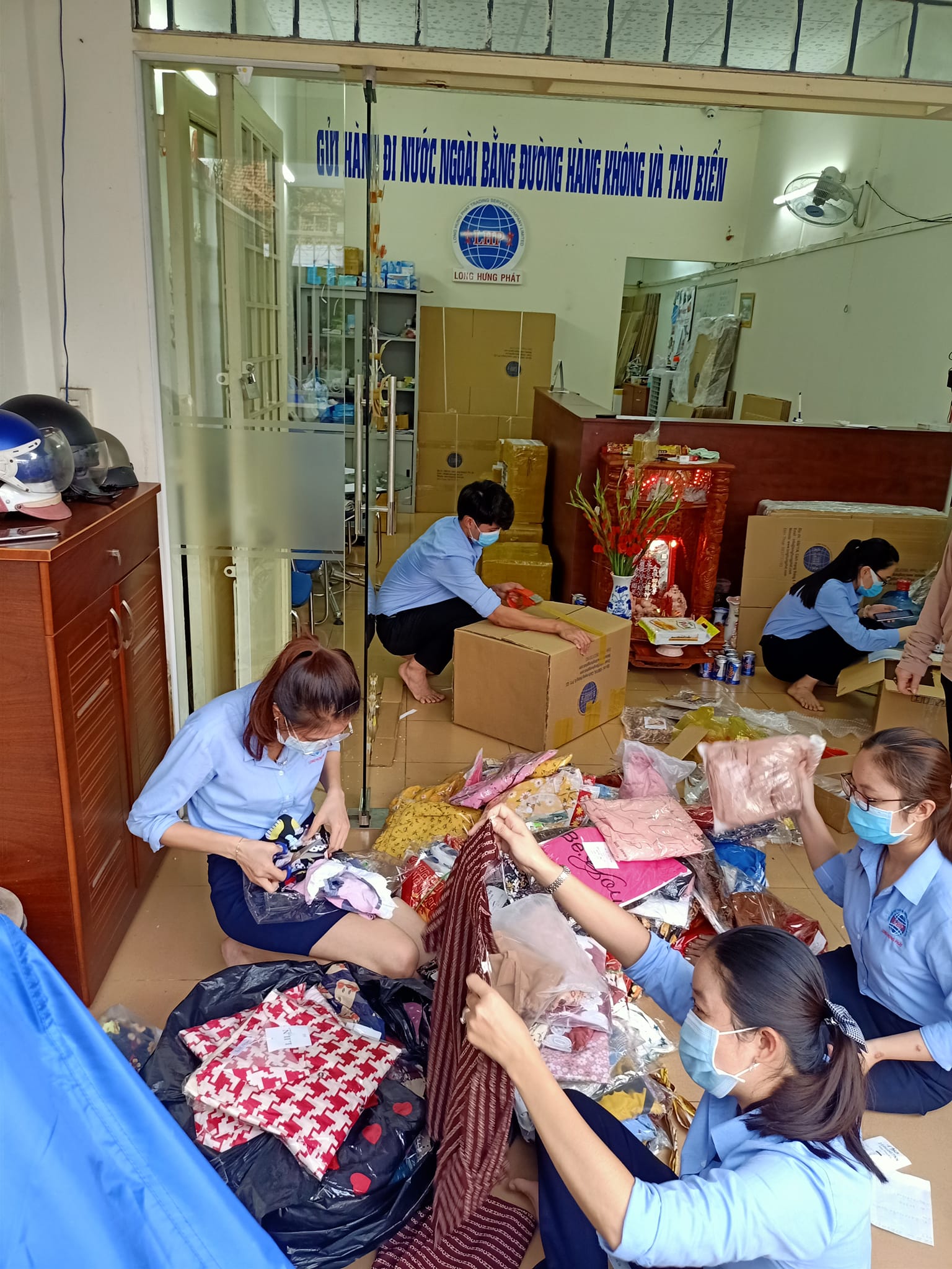 Gửi áo dài đi Mỹ dịp Tết tại Hồ Chí Minh 